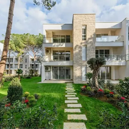 Shiny San Pietro Apartment *